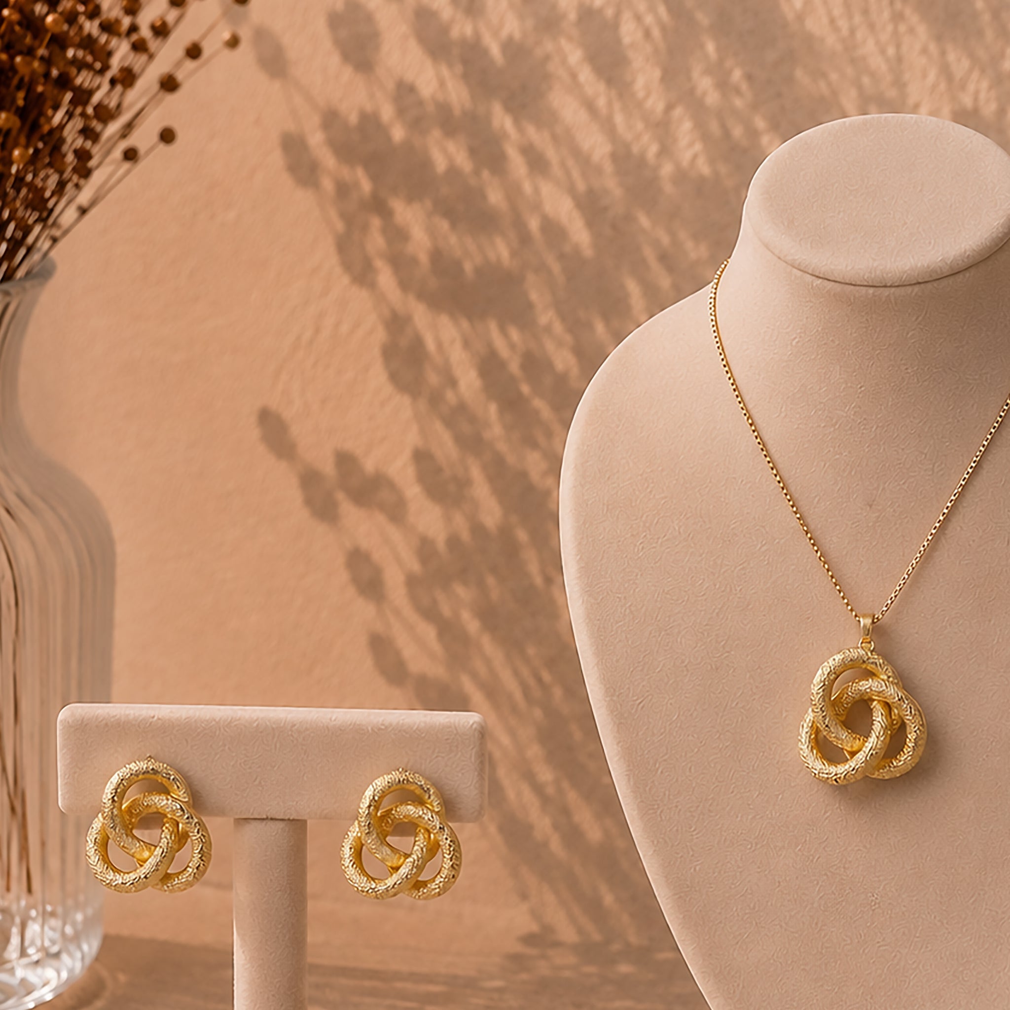 Entwined Knot Set