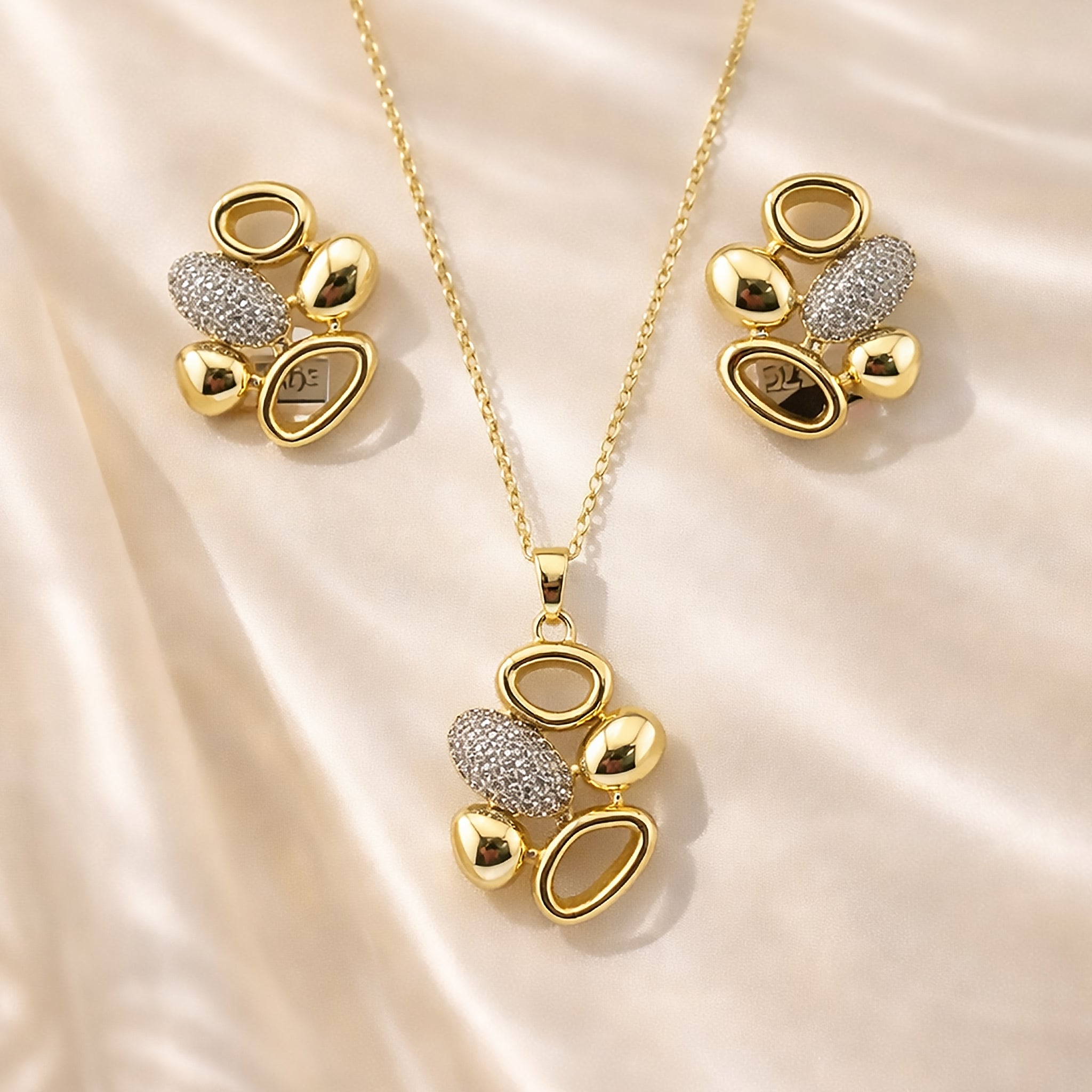 Signature Dorée – Parure aux Accents Diamantés