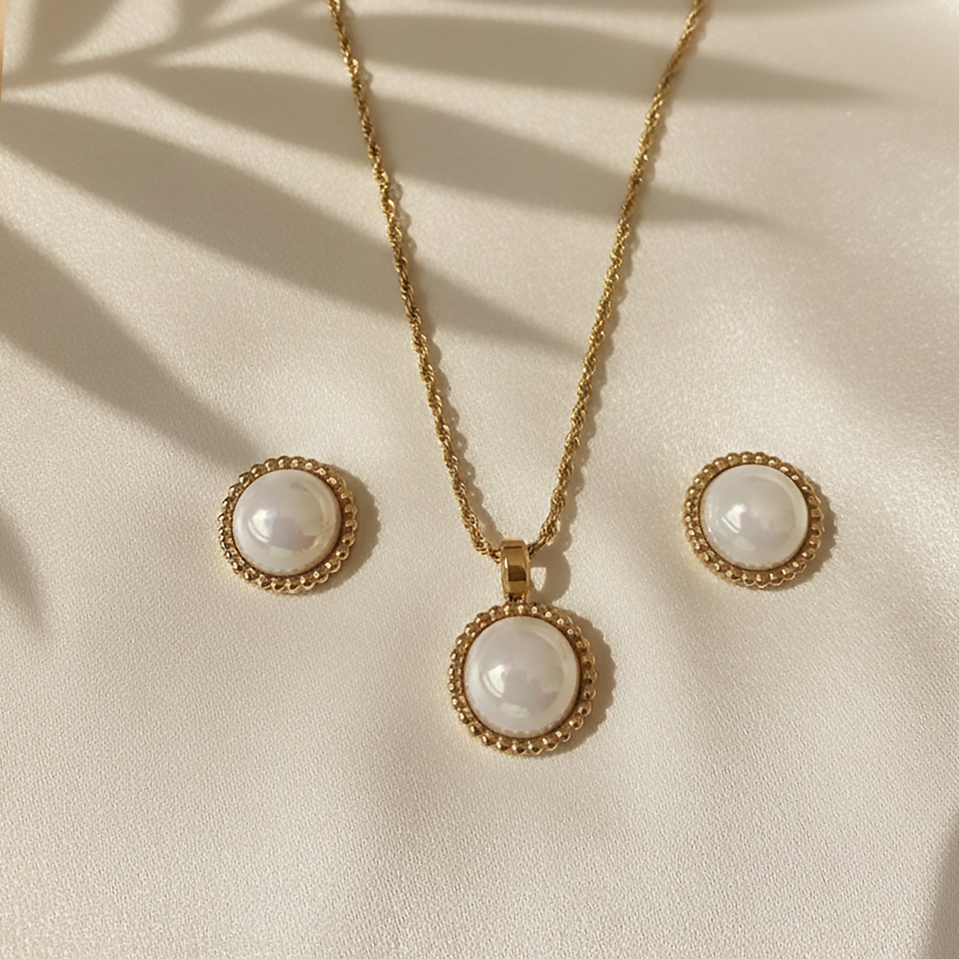 Halo Ivoire – Parure Or Cabochon